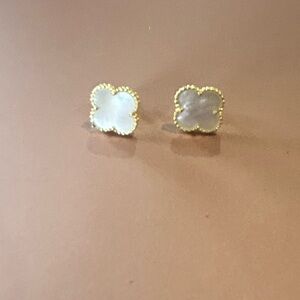 Sterling Silver 925 Mother-of-Pearl Clover Stud Earrings in Gold